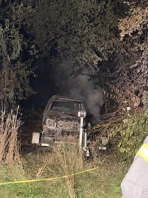 PKW und Anhänger erlitten Totalschaden | Foto: Ortsfeuerwehr Hüpede