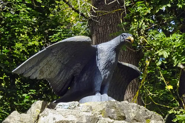 der Adler am Kriegsgefallenen Denkmal