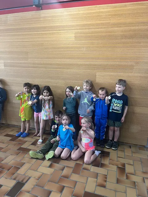 Die Nachwuchsschwimmer bei den Bezirkszwergen 2025