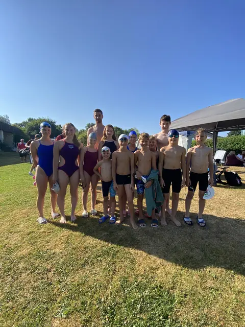 Erfolgreiche Schwimmer bei den Bezirksmeisterschaften im Juli