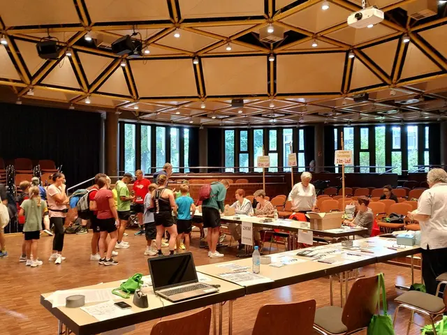 Ausgabe der Startunterlagen im Kurt-Hirschfeld-Forum in Lehrte.
