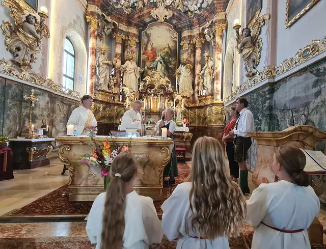 Präsentkorb zum Geburtstag von Msgr. Gottfried Fellner