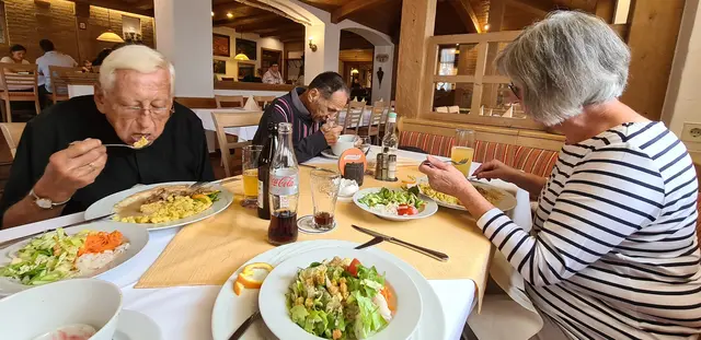 Mittagessen S. E. Bischof emer. Dr. Walter Mixa, Georg Biggel und Monika Sohler 