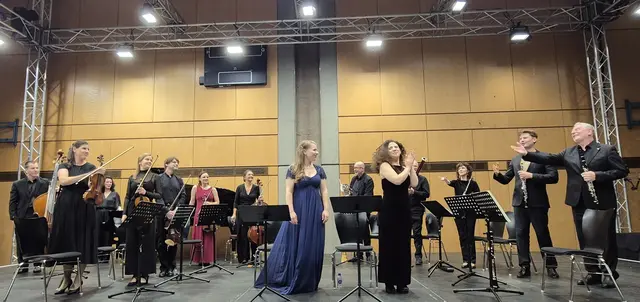 Ensemble Carmen Suite mit Sängerinnen Anne Steffens links und Hagar Sharvit | Foto: Höfl