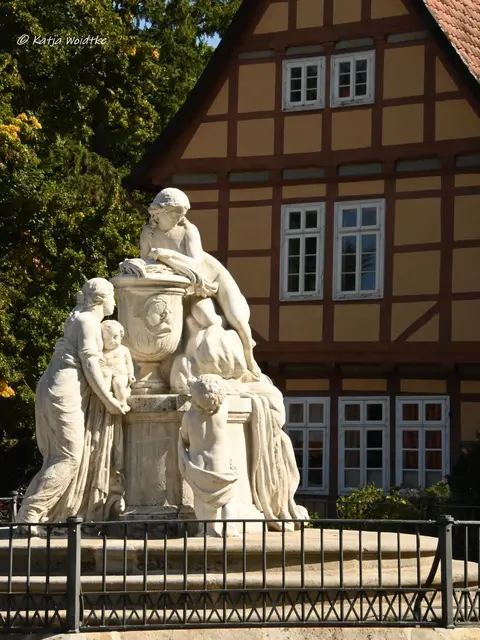 Celle erleben (Foto: Katja Woidtke)

Hommage an Caroline Mathilde von Dänemark - Denkmal vor dem Kleinen Renaissanceschloss im Französischen Garten | Foto: Katja Woidtke