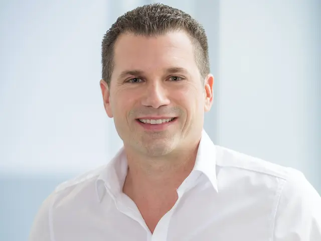 Dr. Matthias Teufel, Facharzt für Orthopädie, Unfallchirurgie und spezielle orthopädische Chirurgie und Leiter des Endoprothetik-Zentrums der Wertachkliniken in Bobingen, informiert am 24.09.2025 um 19.30 Uhr im Vortragsraum des Bürgerservicezentrums (BSZ) Königsbrunn, Marktstraße 3a, über bewährte Behandlungsmethoden und neue Erkenntnisse bei Verschleißerkrankungen des Knies. Der Eintritt ist frei. Die Fördervereine der Wertachkliniken freuen sich über eine Spende. | Foto: Matthias Baumgartner