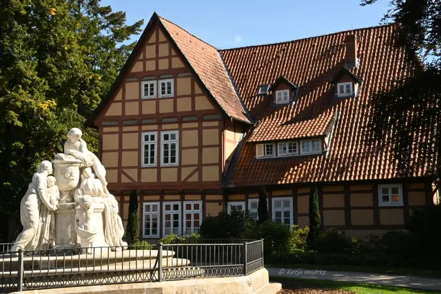 Celle erleben (Foto: Katja Woidtke)

Hommage an Caroline Mathilde von Dänemark - Denkmal vor dem Kleinen Renaissanceschloss im Französischen Garten | Foto: Katja Woidtke