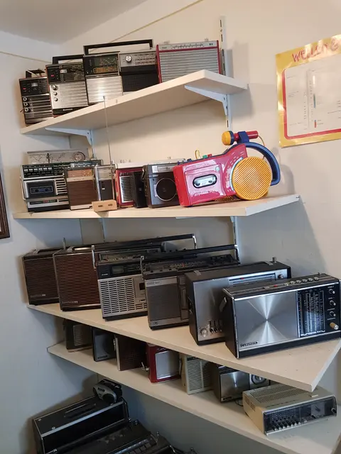 Es ist schon erstaunlich wieviele Kofferradio-Modelle es gab. War doch Deutschland einmal führend im Bau von Rundfunkgeräten. | Foto: Otto Killensberger