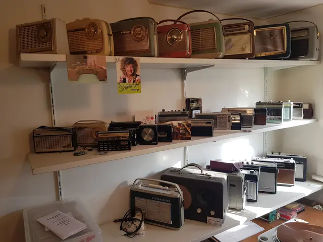 Die Entwicklung und Neuerungen bei den Kofferradios ging rasend schnell. Auch das Design änderte sich ständig. Immer kleiner und trotzdem einen guten Empfang. | Foto: Otto Killensberger