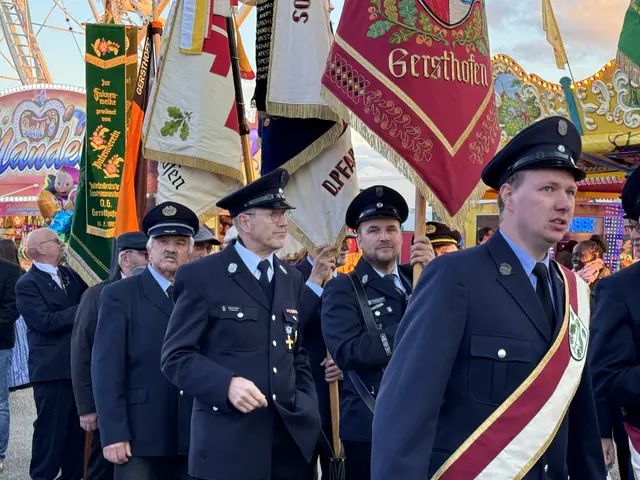 Fahneneinzug ins Festzelt 2024. | Foto: Stadt Gersthofen (Kai Schwarz)