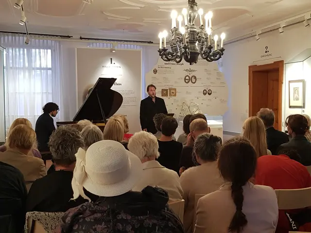 Beim musikalischen Salon im Sisi-Schloss treten Studierende des Augsburger Leopold Mozart College of Music auf. 