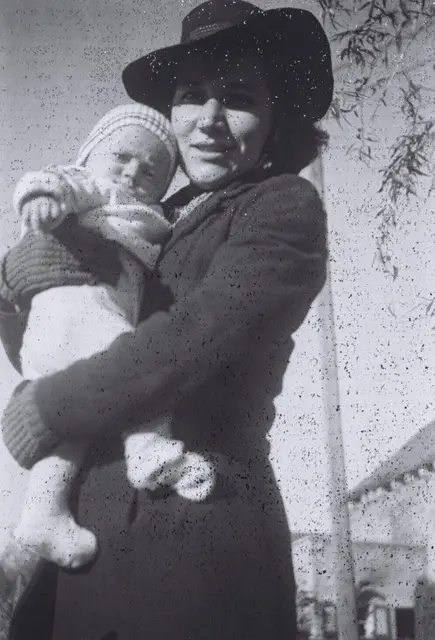Die Mutter H.G. mit dem kleinen Buben E.G.