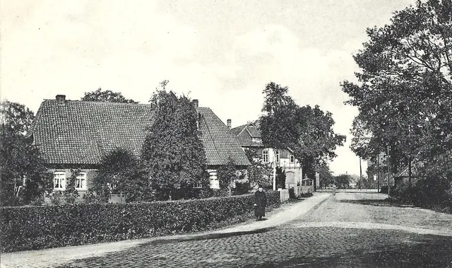 Blick aus der Straße Schmiedeberg durch die Dreihornstraße zur Gernsstraße (Hintergrund), um 1911.
