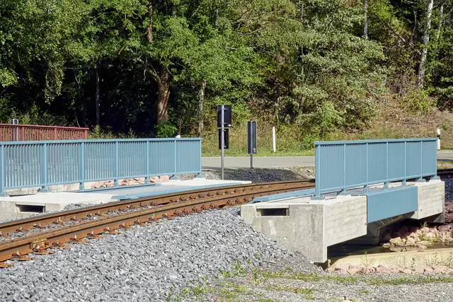 die 2024 fertiggestellte r Selketalbahnbrücke über den Uhlenbach