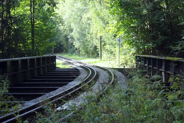 über diese Gleisanlagen (1.000 mm) wurde das Heizkraftwerk Silberhütte zu DDR - Zeiten mit Kohle beliefert
