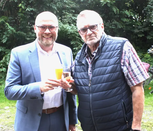 Unser Mitarbeiter Peter Heider (rechts) unterhielt sich mit Digitalminister Fabian Mehring (links) über politische Themen im Bayerischen Landtag. | Foto: Peter Heider