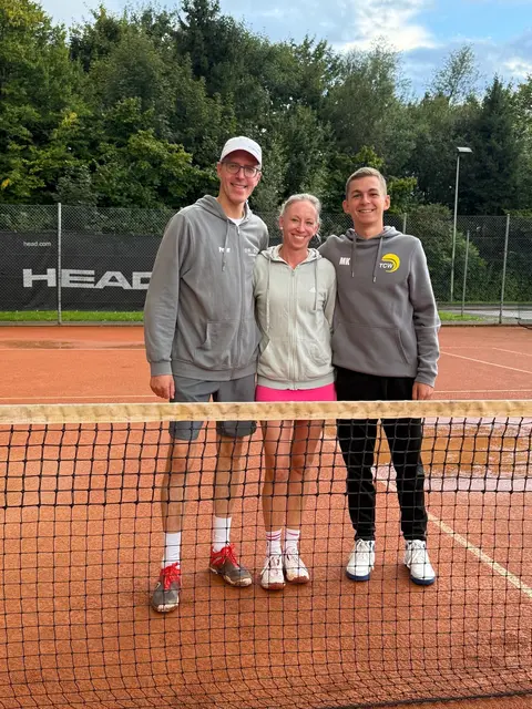Vertraten erfolgreich den TCW bei den Mixed Kreismeisterschaften (v.l. Peter Thurner, Simone Nagel, Max Kreutmayr)