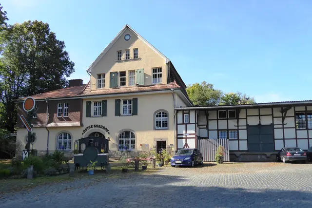 Alter Bahnhof mit Nebengebäude in Gemünden (Wohra).