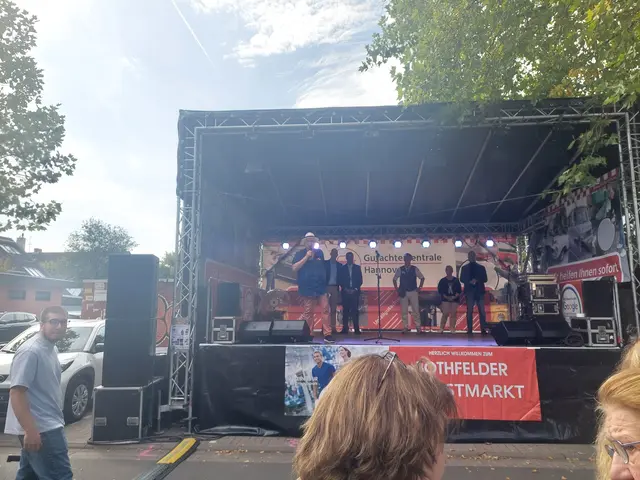 Hans-Jürgen Wittkopf eröffnet den Markt.