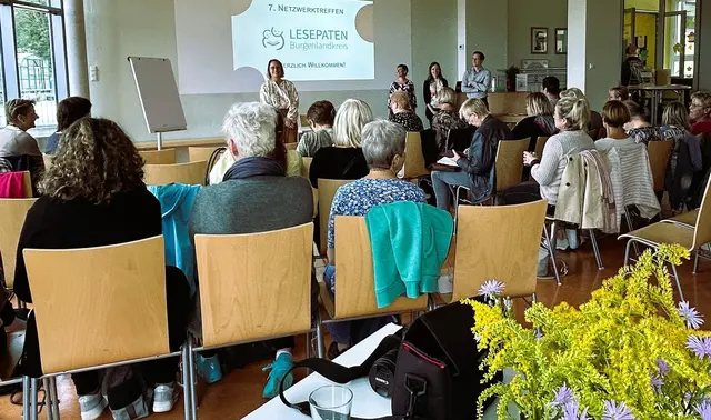 Schulleiterin der Sebastian-Kneipp-Grundschule Saubach, Daniela Noth, bei der Begrüßung.