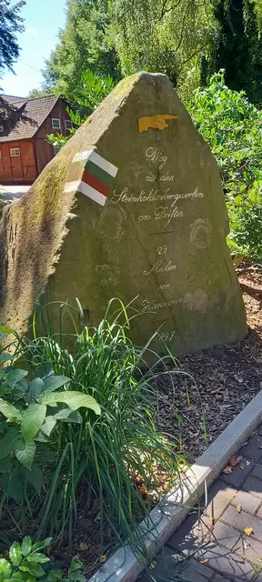 Dicker Stein Wennigsen Wegweiser zu den Steinkohle - Bergwerken im deister | Foto: Winfried Gehrke