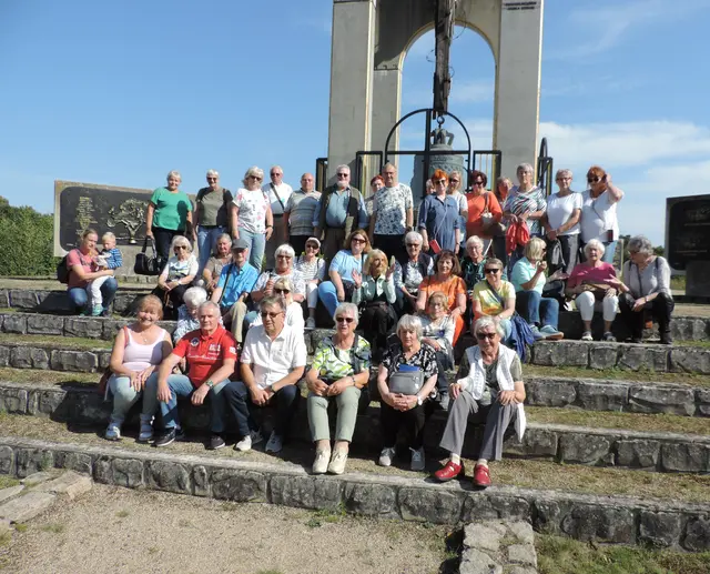AWO-Gruppe an der Europäische Friedensglocke in Gifhorn