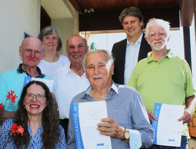 Ehrende und Geehrte beim VdK Ortsverband Meitingen – Biberbach - Westendorf (hintere Reihe von links) Josef Radda, Gerlinde Schwegler, Georg Böck, Bürgermeister Michael Higl, Herbert Quis sowie (vordere Reihe von links) Annemarie Probst und Josef Vogt. | Foto: Peter Heider