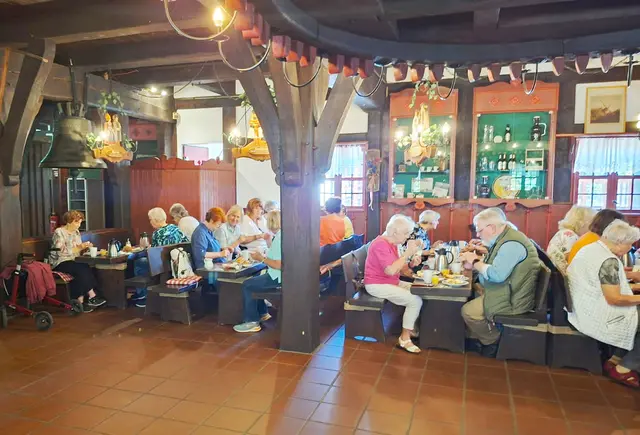 AWO frühstückt im Trachtenhaus Gifhorn