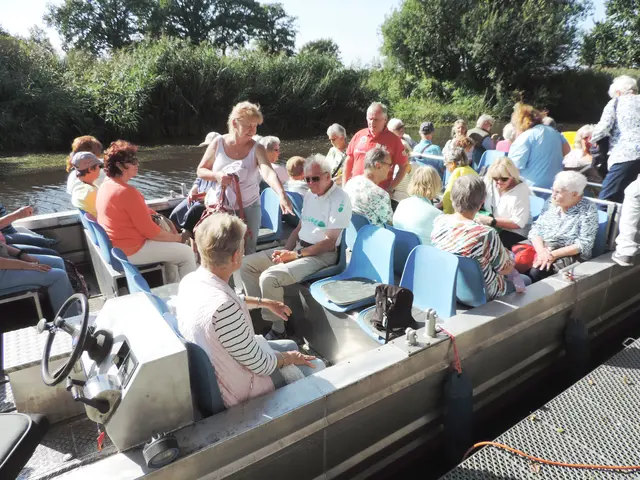 Awo Gruppe macht Kahnfahrt auf der Ise