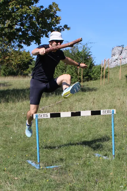 Tobias Anton beim Hindernislauf in Harburg