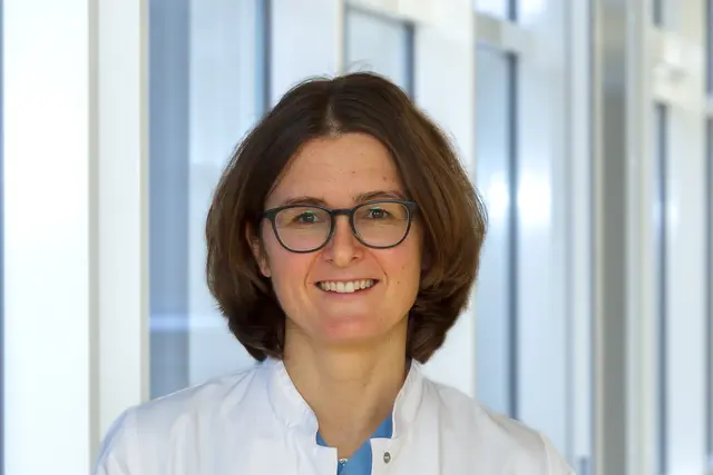 Fast jeder Mensch hat irgendwann einmal eine Verstopfung, die meist harmlos ist. Aber manchmal wird sie chronisch. Und in seltenen Fällen kann sie sogar gefährlich sein. Denn, ein Darmverschluss ist ein lebensbedrohlicher Notfall. Betroffene müssen sofort zum Arzt. Die Symptome können jedoch einer hartnäckigen Verstopfung ähneln. Deshalb erklärt Dr. Paschwitz, Oberärztin der Allgemein- und Viszeralchirurgie der Wertachklinik Schwabmünchen, den Unterschied, am 8. Oktober um 19.30 Uhr in der Singoldhalle Bobingen, Willi-Ohlendorf-Weg 1. Der Eintritt zu den medizinischen Vorträgen der Wertachkliniken ist frei, die Fördervereine freuen sich jedoch über eine Spende. | Foto: Doris Wiedemann