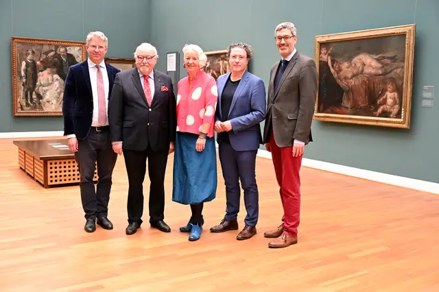 Museumsdirektorin Prof. Dr. Katja Lembke mit Unterstützern des Umbaus