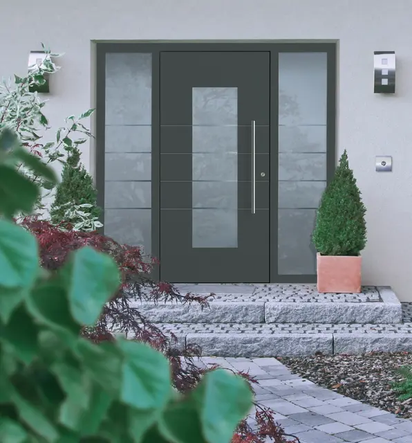 Der Bestseller zum Aktionspreis: Die Haustür lässt mit ihren großen Glasflächen viel Licht in den Wohnbereich herein.  | Foto: HLC/noblesse GmbH