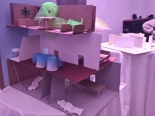 Modell 2. Preis Hostatoschule (links) 3. Preis Liebigschule (rechts)