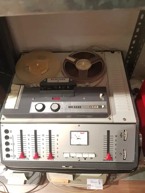 Auch eine Rarität im Tonbandzimmer - das Grundig MK 3335. Mit Aufnahmen von diesem Gerät hat Walter Klaus aus Donauwörth (Elektro-Fachhandel) in seinem Tonstudio Schallplatten produziert. Von der Tochter von Walter Klaus haben wir viele schöne Exponate für das Museum erhalten. | Foto: Otto Killensberger