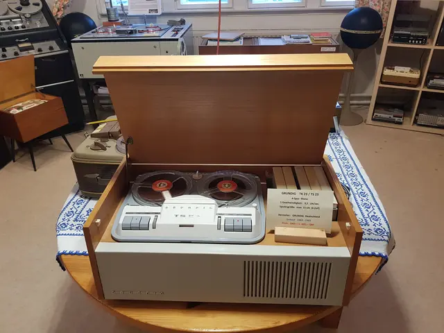 Auch ein schönes Tonbandgerät, das Grundig TK 23 / TS 23, Baujahr 1963 bis 1965, der Preis damals 425 DM. | Foto: Otto Killensberger