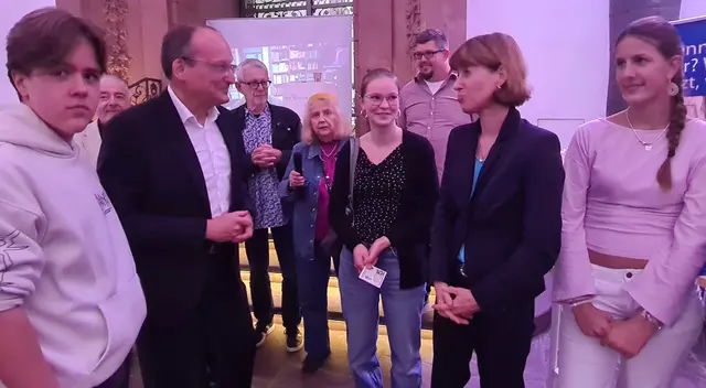 Übergabe 2. Preis an Hostatoschule