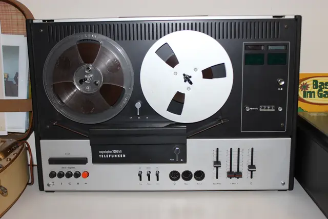 Schöne Tonbänder baute auch Telefunken. Hier das Magnetophon 2000 hifi. | Foto: Otto Killensberger