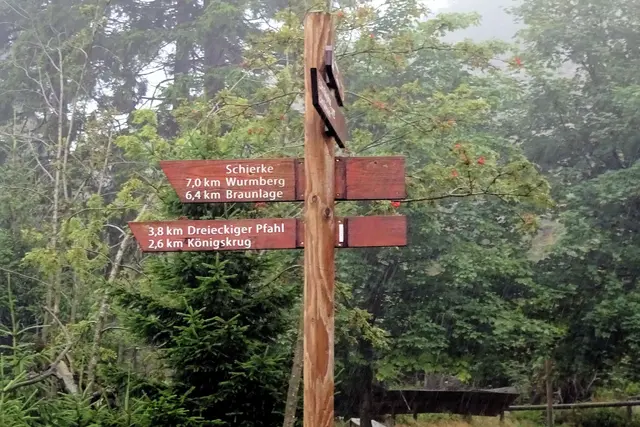 die im Nationalpark verwendeten Wegweiser sind eine Augenweide