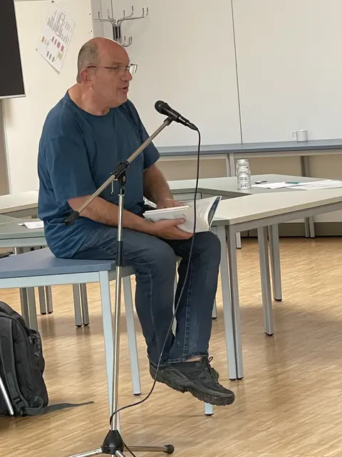Der Schirmherr von Mentor Marburg der Autor Andreas Steinhöfel schlug in seinen Lesungen seine Zuhörerschaft in den Bann! | Foto: Inge Maisch