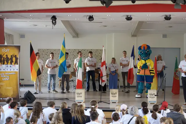 Ein buntes Bild bot sich bei der Eröffnung des Kids Day 2025  | Foto: Rotary Club Marburg