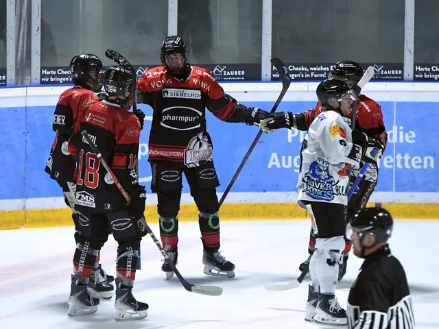 Über sein Tor zum 3:1 konnte sich Marco Sternheimer freuen (im Bild v.l.n.r Tim Bullnheimer, Marco Riedl und Marco Sternheimer)