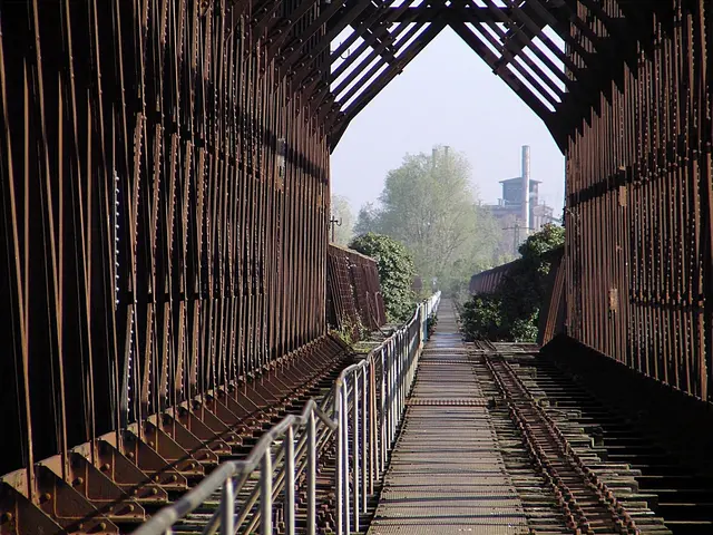 Ehemalige Griethausener Eisenbahnbrücke über den Altarm des Rheins 