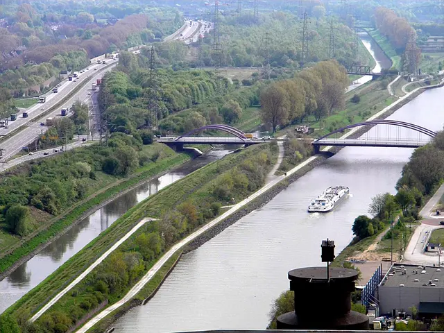 Emscherbrücke und Brücke über dem Rhein-Herne-Kanal in Oberhausen