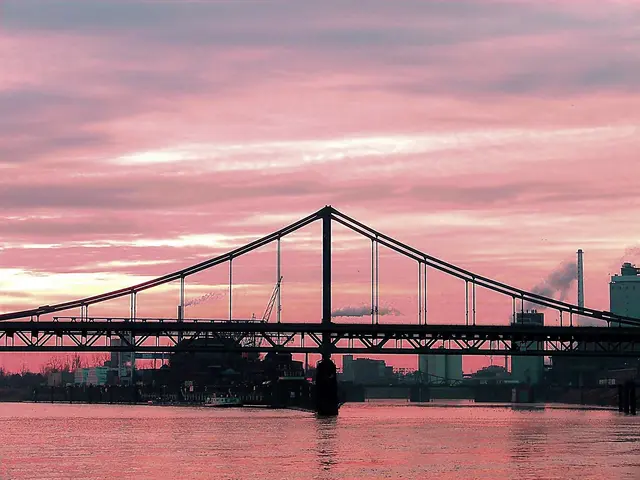 Rheinbrücke zwischen Duisburg und Krefeld