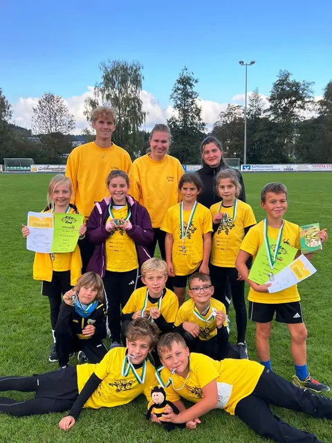 Das Team 1 der U10 ging als Vizemeister des KiLA Kreis Cups 2025 mit strahlenden Gesichtern nach Hause.  | Foto: M. Kondziela