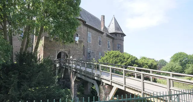 Brücke an der Burg Linn in Krefeld