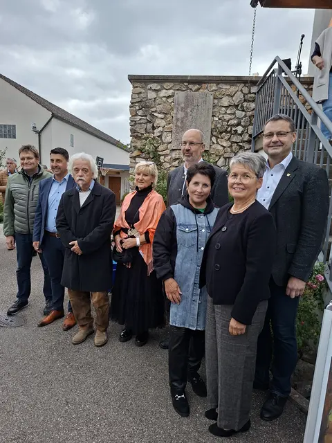 Auf dem Bild von rechts: Laudatorin Maria Lindner, 1. Bürgermeister Höchstädt Stephan Karg, Leiterin Kulturforum Claudia Kohout, Gerhard Lindner, Monika Egger, Werner Lappat, 1. Bürgermeister Lutzingen Christian Weber, 2. Bürgermeister Höchstädt Armin Hopfenzitz | Foto: Walter Egger
