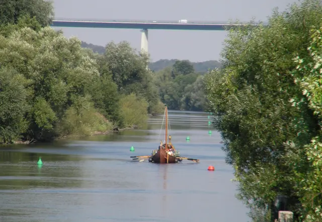 Auf der Ruhr zur Mintarder Brücke