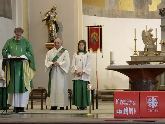 Mit einem feierlichen Gottesdienst in der Stadtpfarrkirche St. Jakob in Friedberg wurde die Diözesan-Herbstaktion der Caritas eröffnet.  | Foto: Achim Lüders